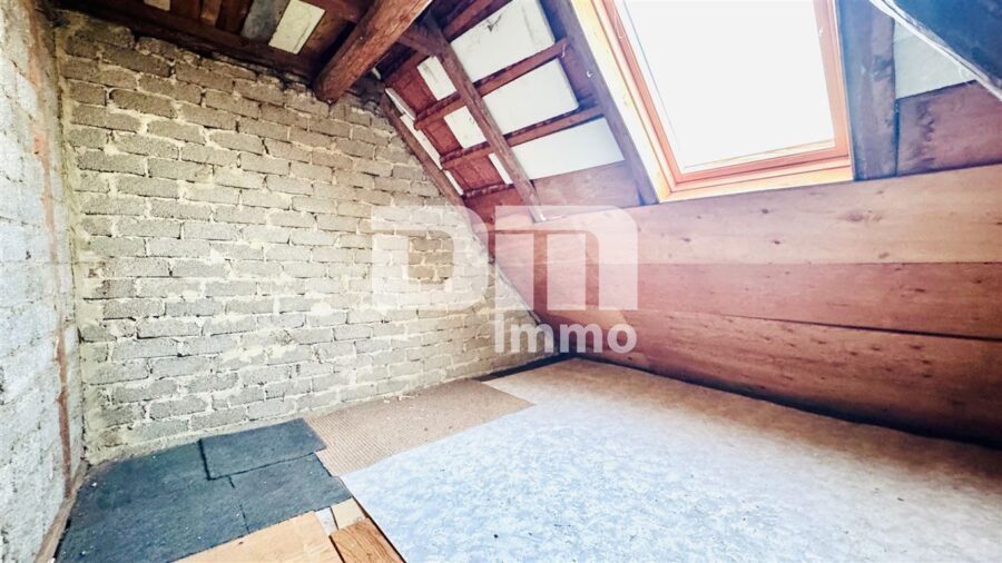 Schöne Doppelhaushälfte mit Nebengebäude, Garage und angelegtem Gartenbereich - OG / DG Ausbaureserve